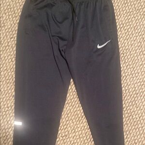Nike joggers
L